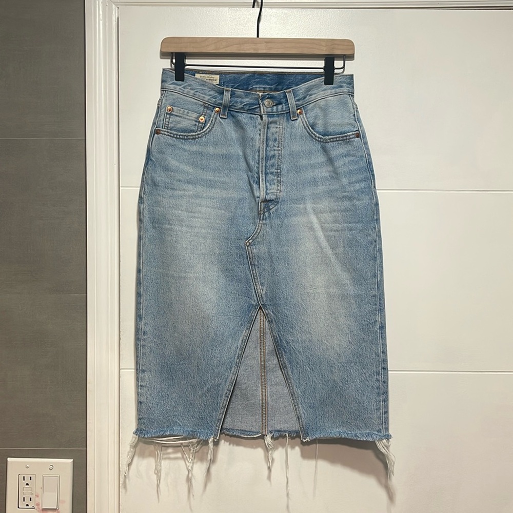 Levi’s denim skirt in perfect condition
